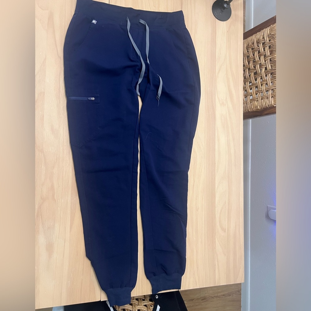 FIGS Zamora navy blue scrub jogger